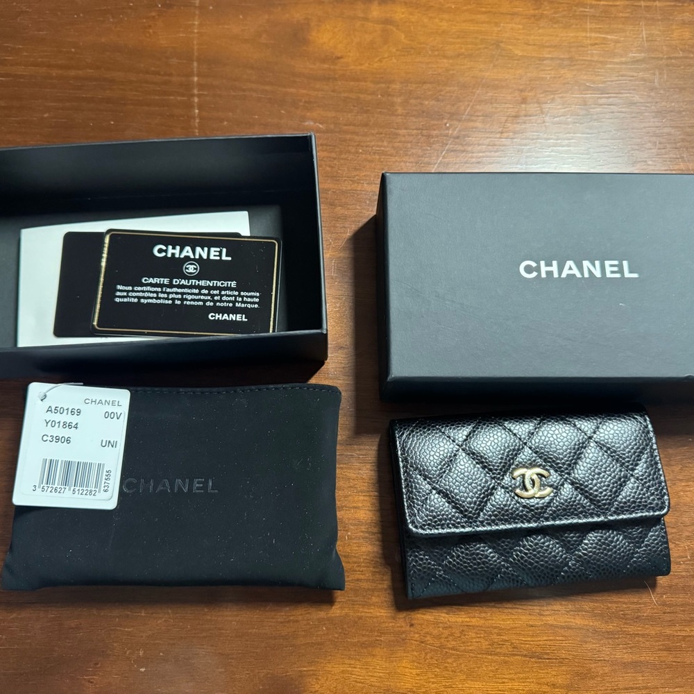 NWT Chanel Caviar Quilted Flap Card Holder Black